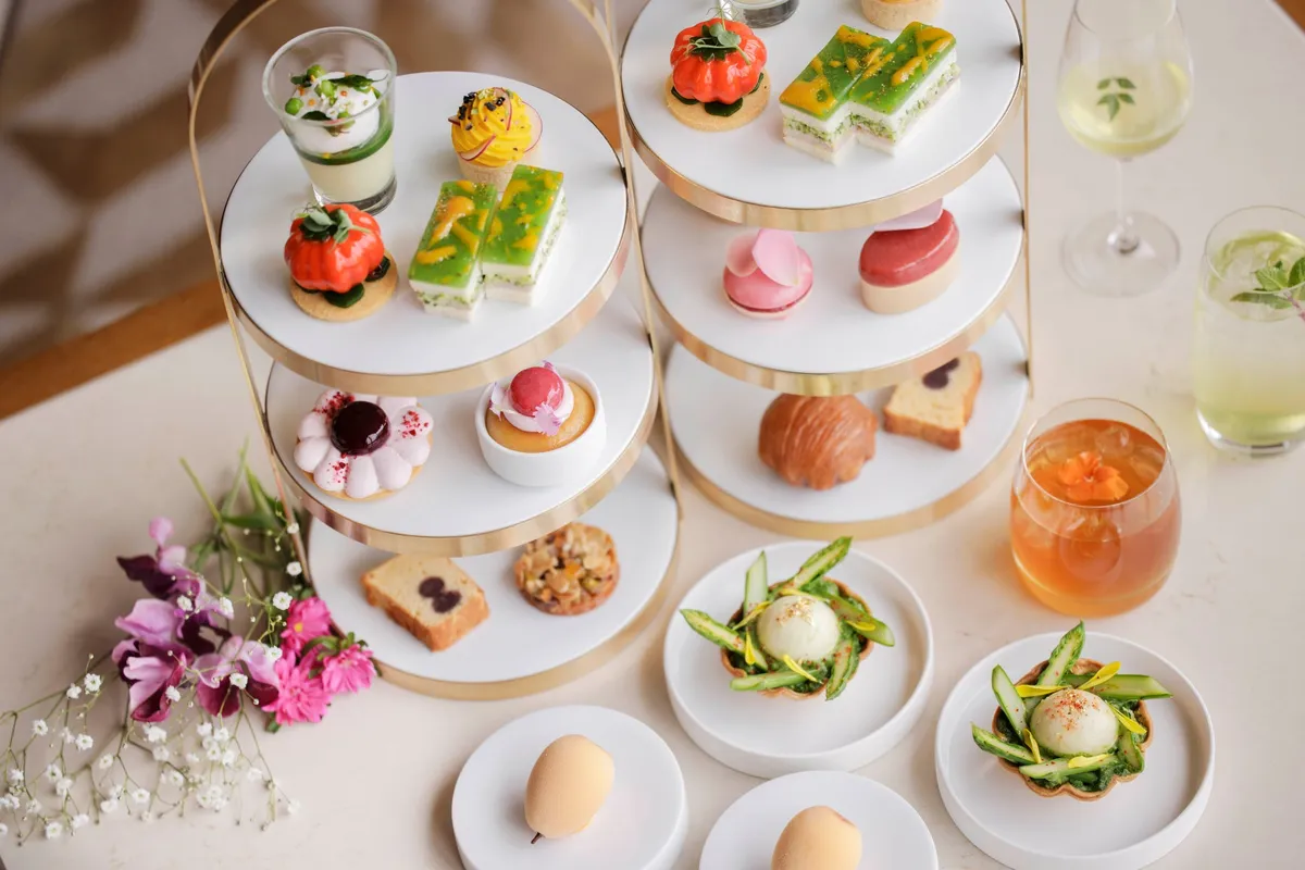 フランス初夏のアフタヌーンティーの全景