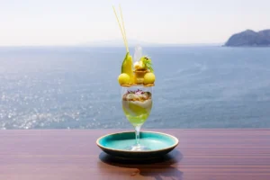 熱海・ホテルニューアカオ「花の妖精」で静岡マスクメロンの贅沢パフェを。海を一望する絶景と共に