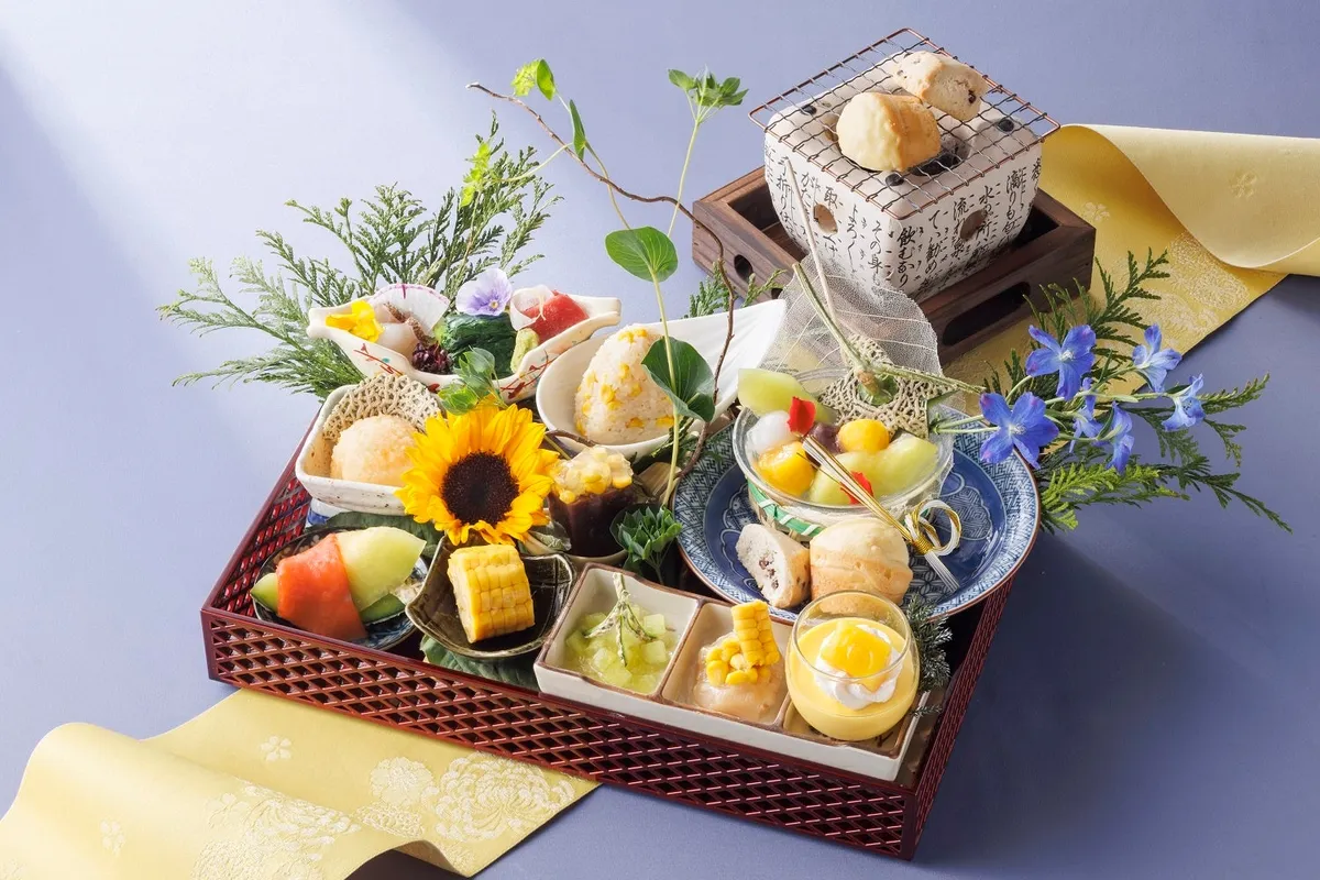 鮮やかな夏食材が並ぶ和アフタヌーンティー「箱庭」
