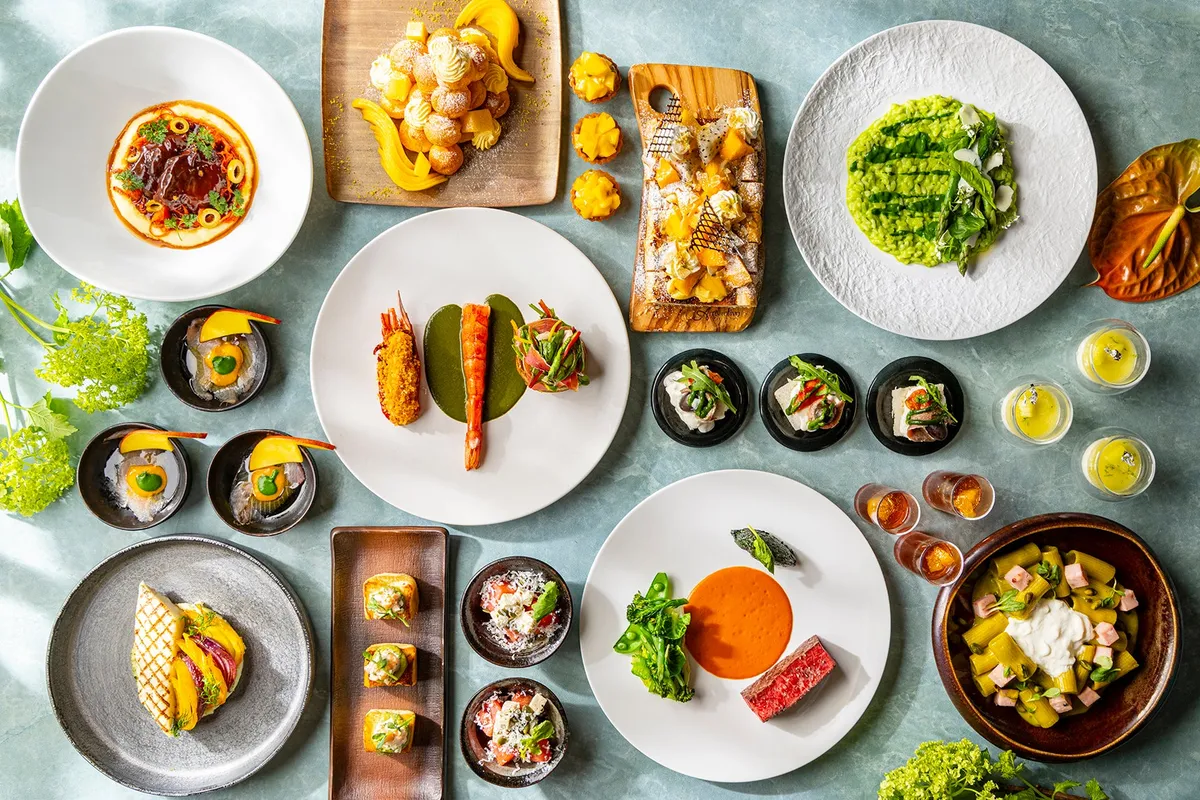 初夏の恵みが並ぶ華やかなビュッフェテーブル