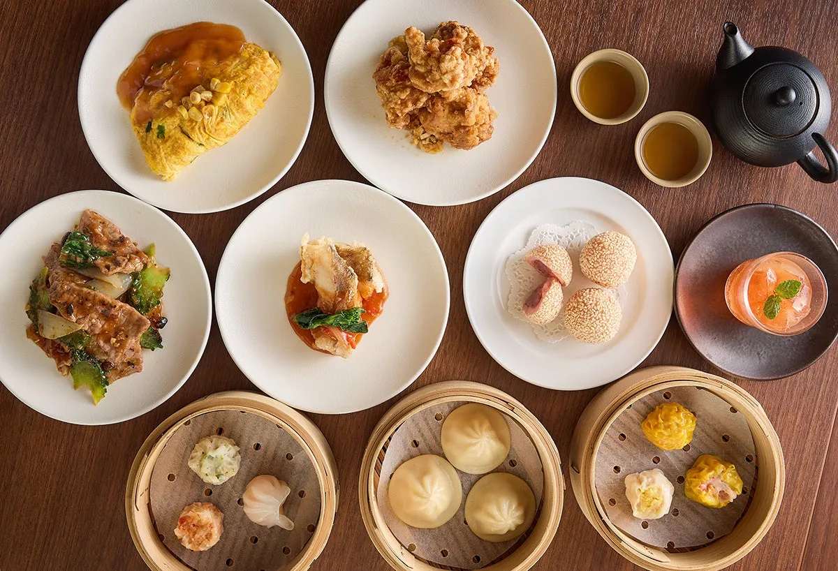 テーブルに並ぶ多彩な本格飲茶と中華料理の数々