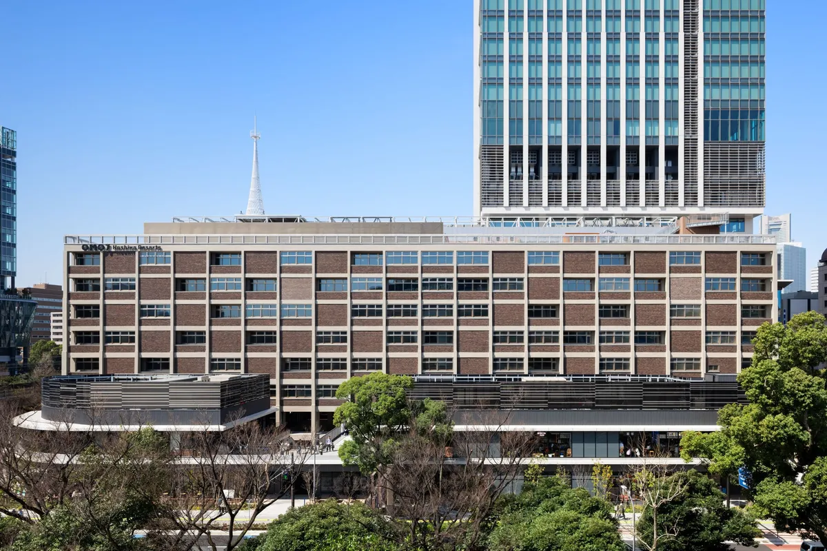 旧横浜市庁舎を再生したOMO7横浜の外観