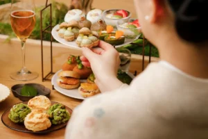 シックスセンシズ 京都で五感を整える。一保堂茶舖の抹茶を堪能するグルテンフリーな初夏のウェルネス体験