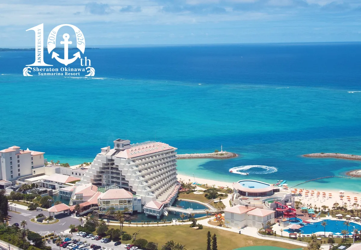 美しい恩納村の海に囲まれたシェラトン沖縄サンマリーナリゾートの全景
