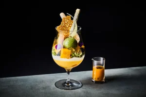 ホテルメトロポリタンで味わう初夏の贅沢。芳醇なマンゴーと濃厚抹茶が響き合う期間限定パフェ