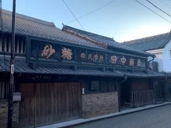 明治時代から続く老舗問屋の趣を色濃く残すNAIKI棟の外観