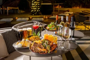 キンプトン新宿東京でNY気分！テラスで味わう「スパイス＆グリル ビアガーデン」が期間限定で開催