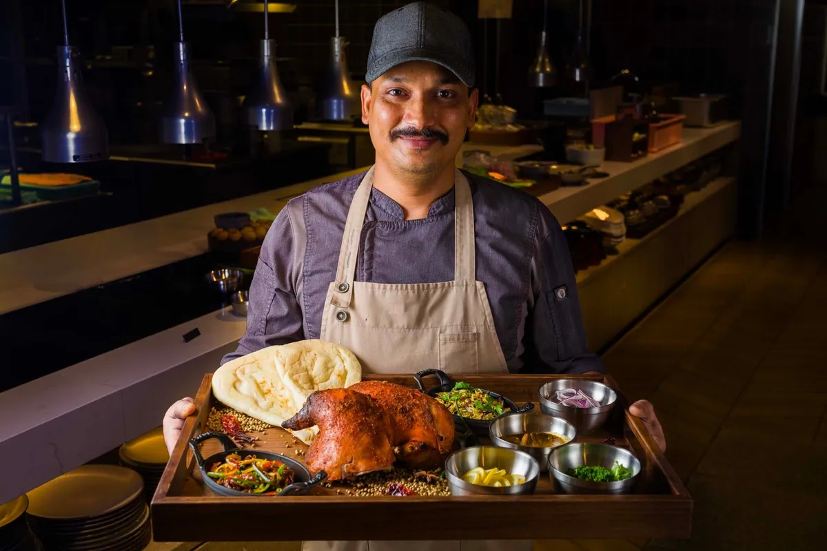 本格的なインド・ネパール料理を提供するシェフ