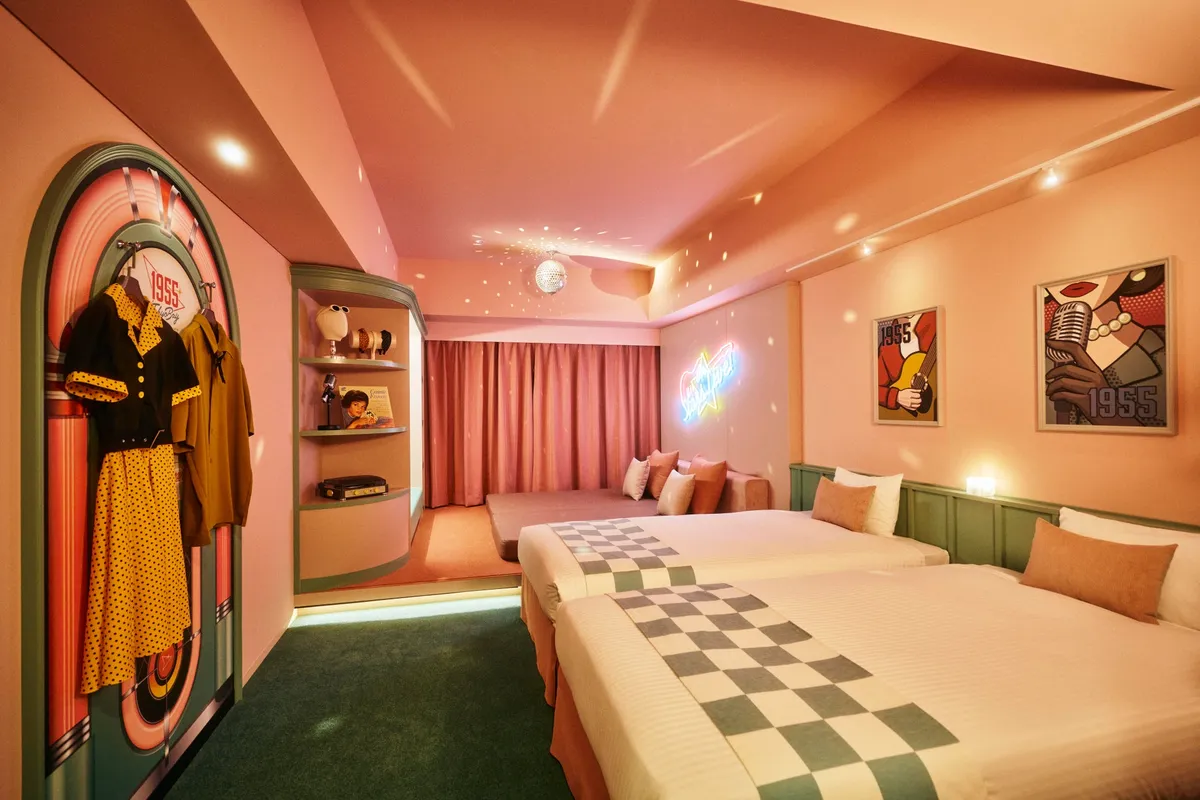 50sスターダムルームの華やかな客室全景