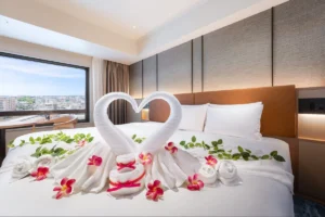 沖縄ハーバービューホテル50周年。1日2室限定のスワンタオルアートで彩る、心温まる記念日宿泊プラン