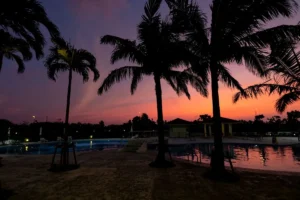 サザンビーチホテル＆リゾート沖縄で幻想的なナイトプールが始動！月明かりと三線に酔いしれる夜