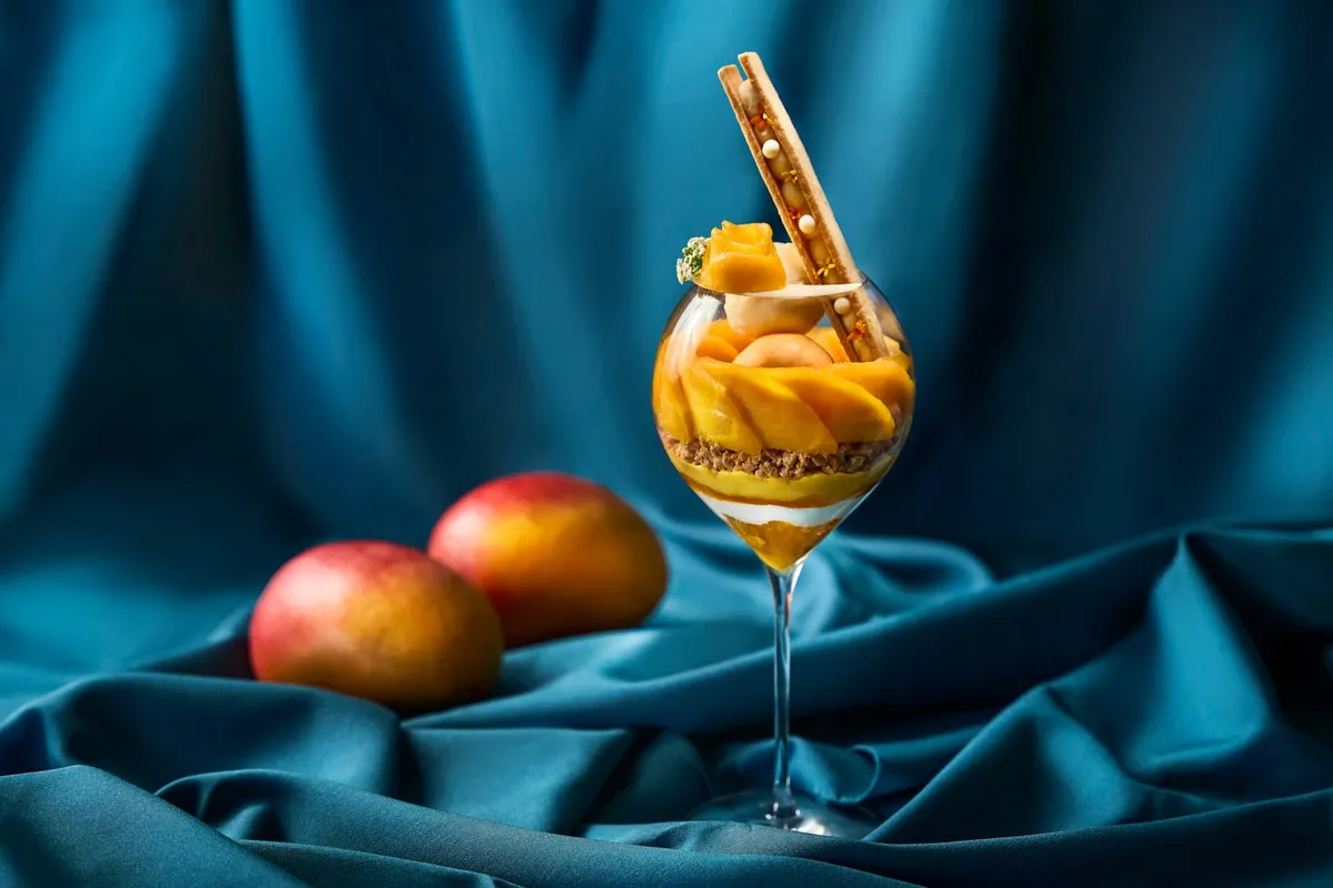 ウェスティン都ホテル京都の5月限定「完熟マンゴーパフェ」の全体像