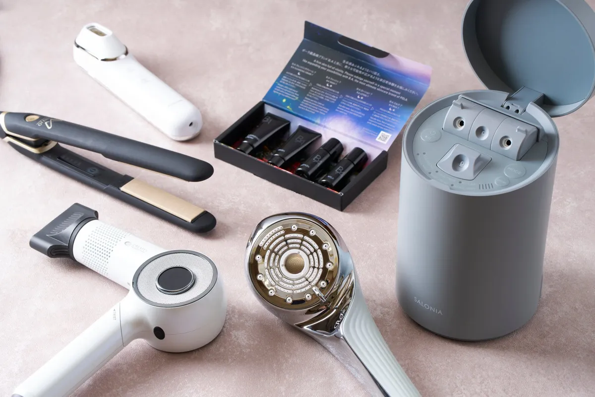 客室に用意された最新美容家電5種とPOLA B.Aのアメニティセット