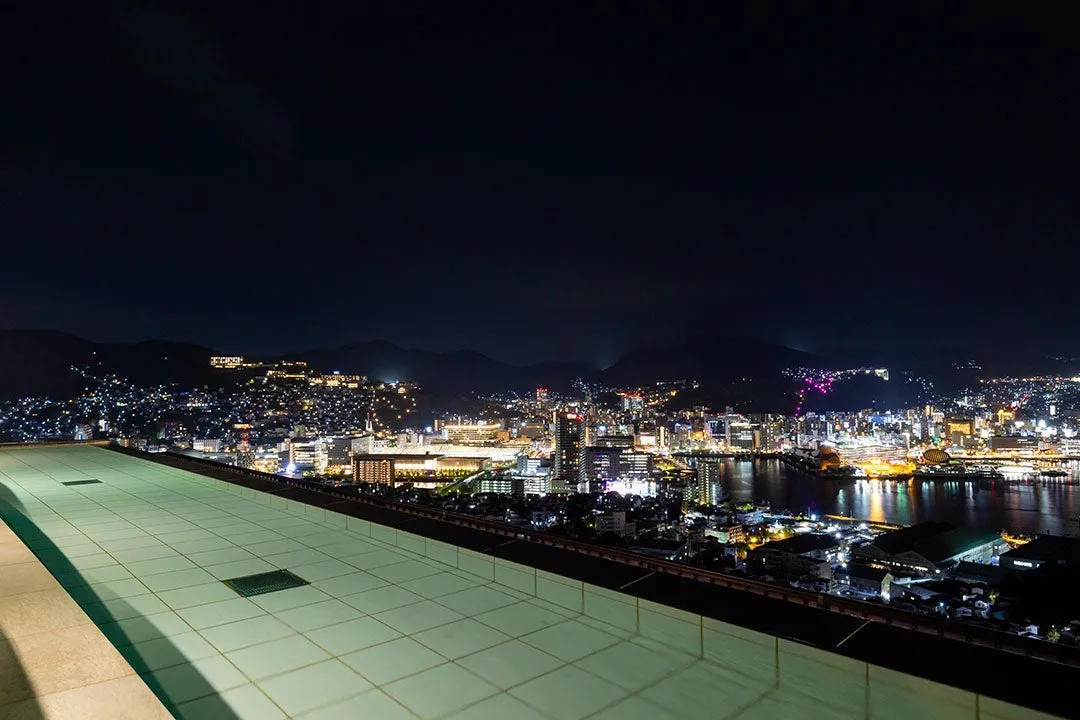露天風呂から望む長崎の夜景