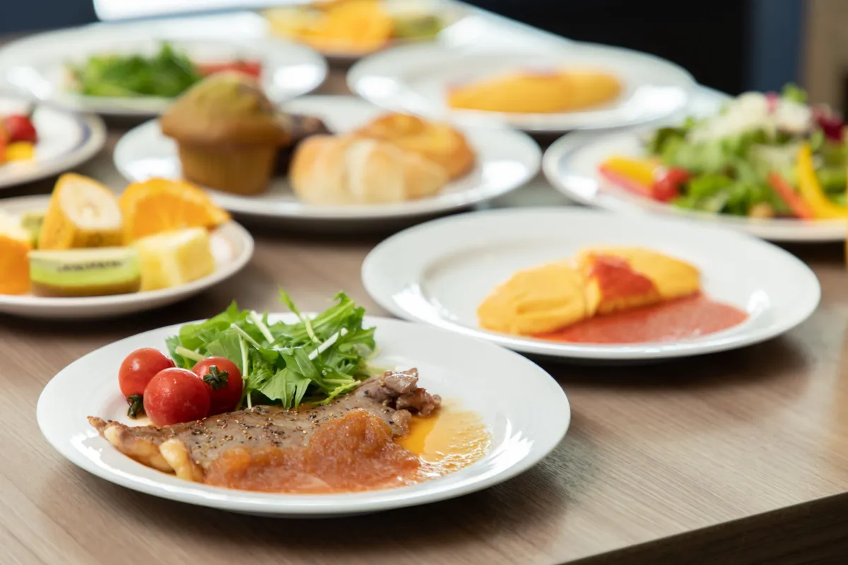 彩り豊かな朝食ビュッフェの様子