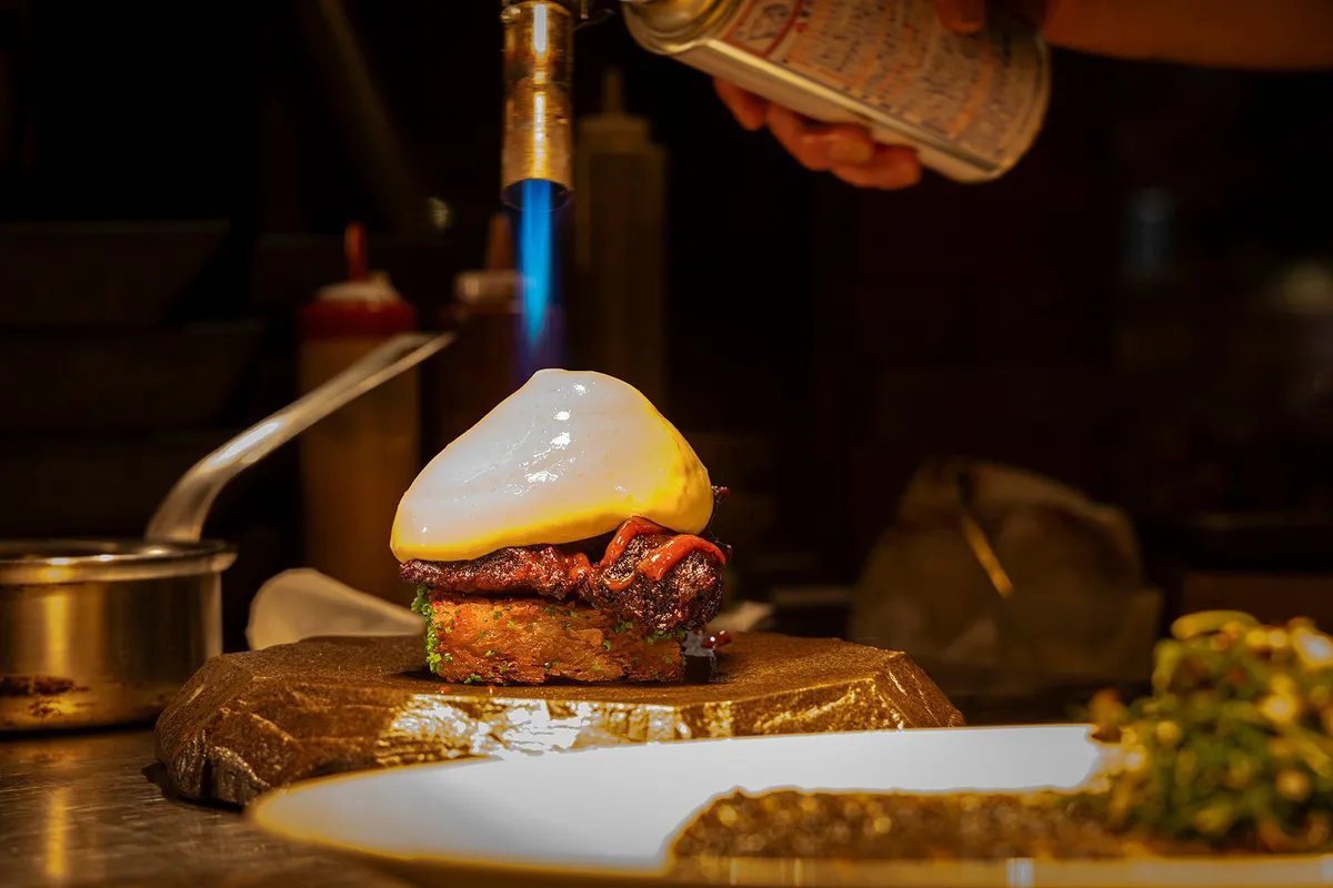 メトロポリタングリルで提供されるブランチ料理のイメージ