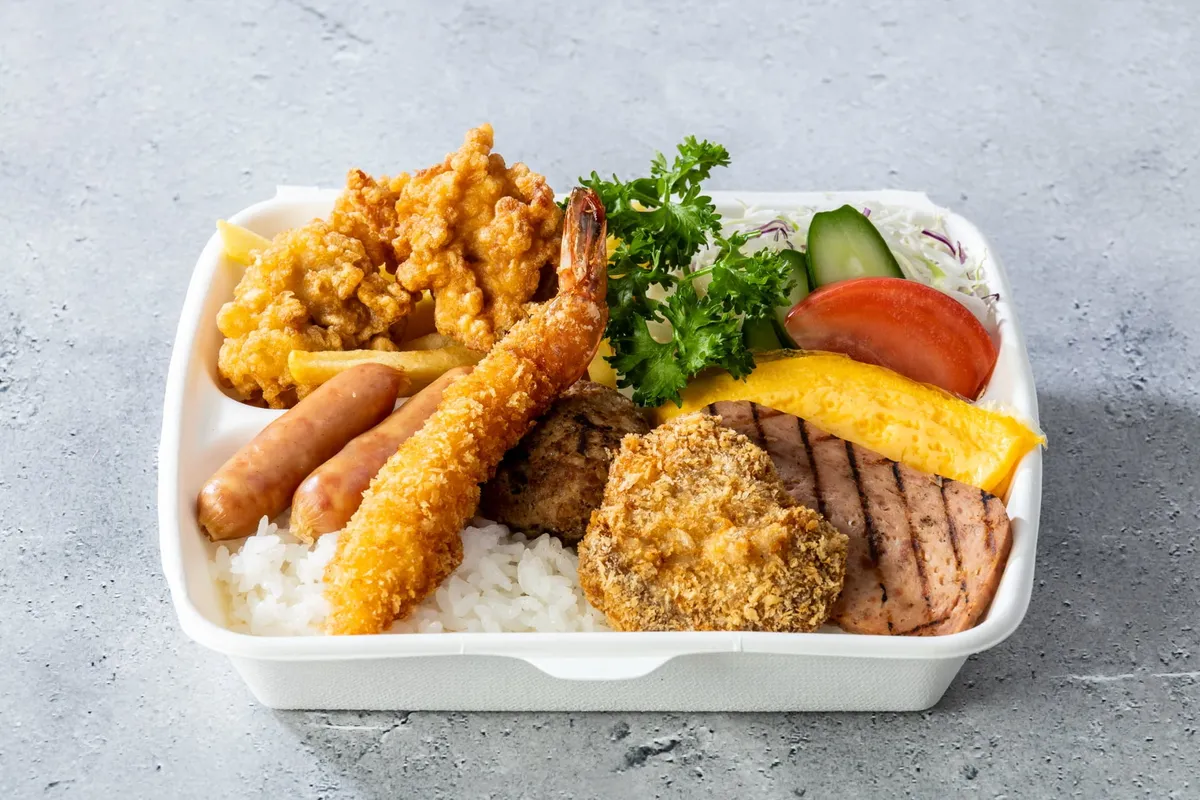 サウナ後の身体に染み渡るボリューム満点の沖縄料理