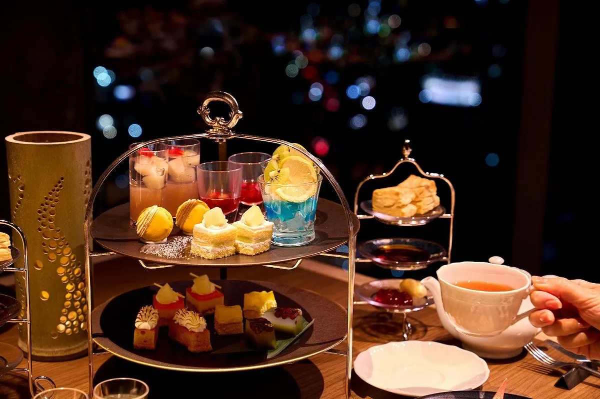 織姫と彦星をイメージした和洋折衷の華やかなスイーツプレート