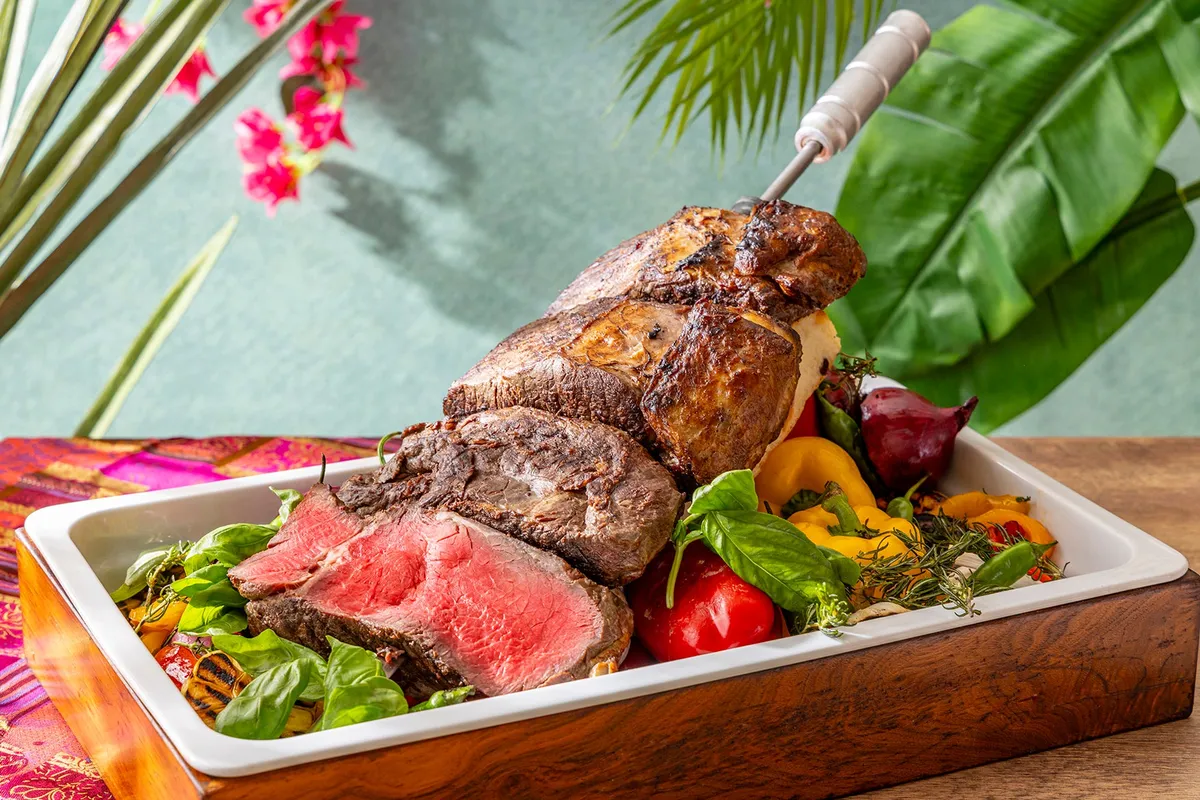 豪快に焼き上げられた厳選グリルビーフ