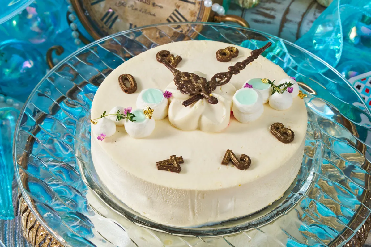 時計の文字盤をデザインした繊細なケーキ