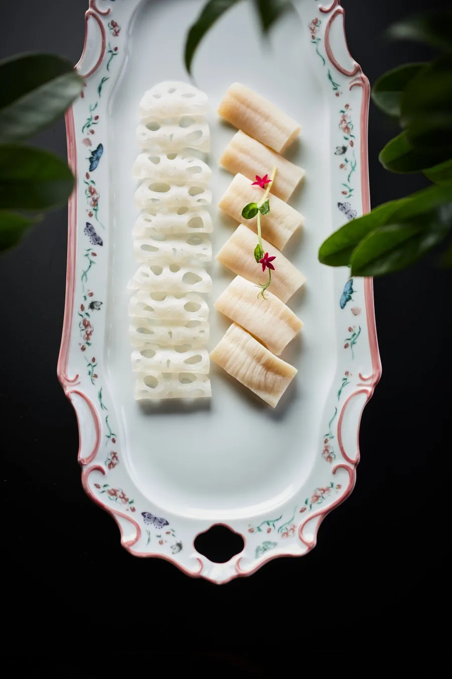 繊細な彩りの前菜料理