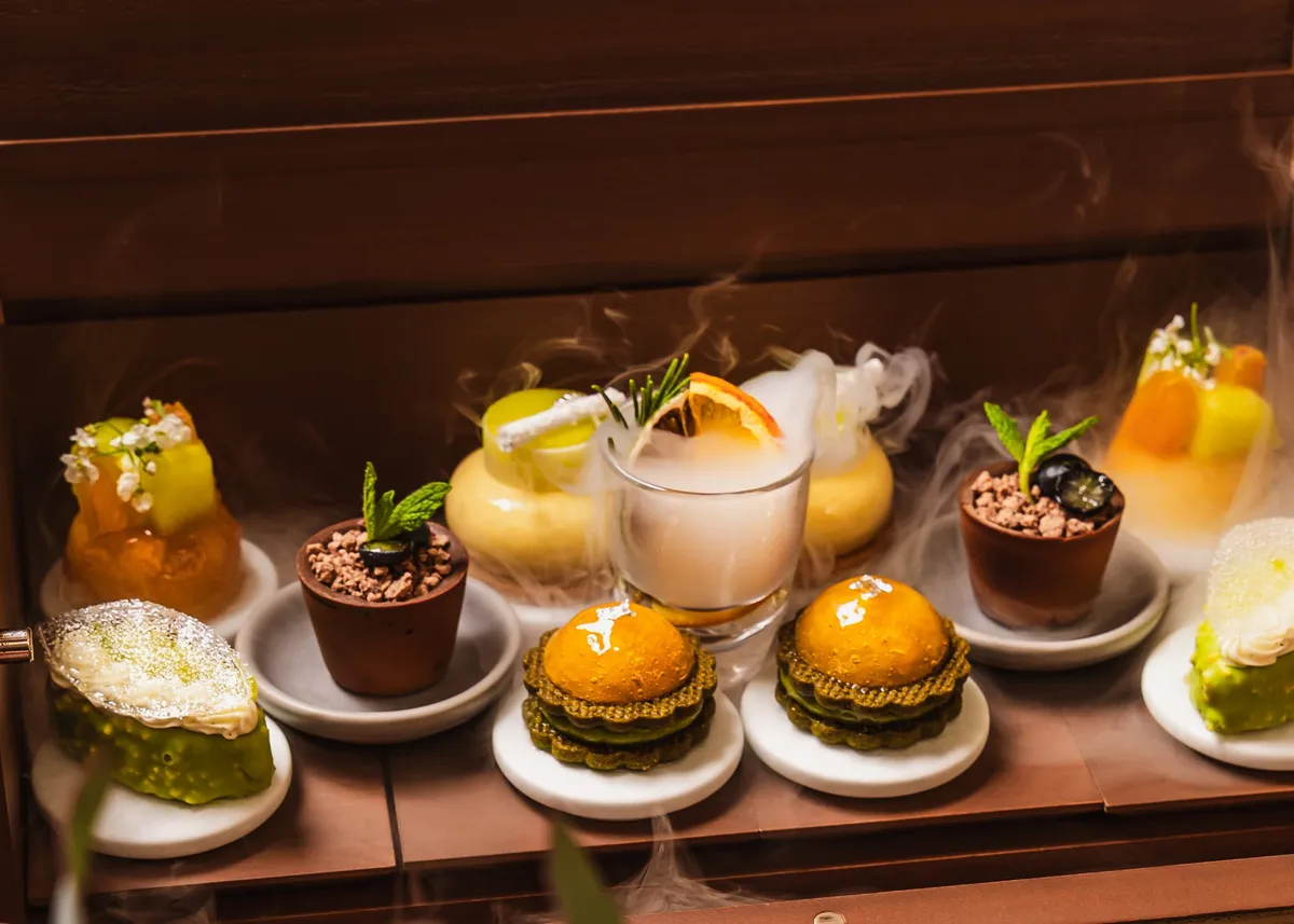 ドライアイスの演出が幻想的な木箱