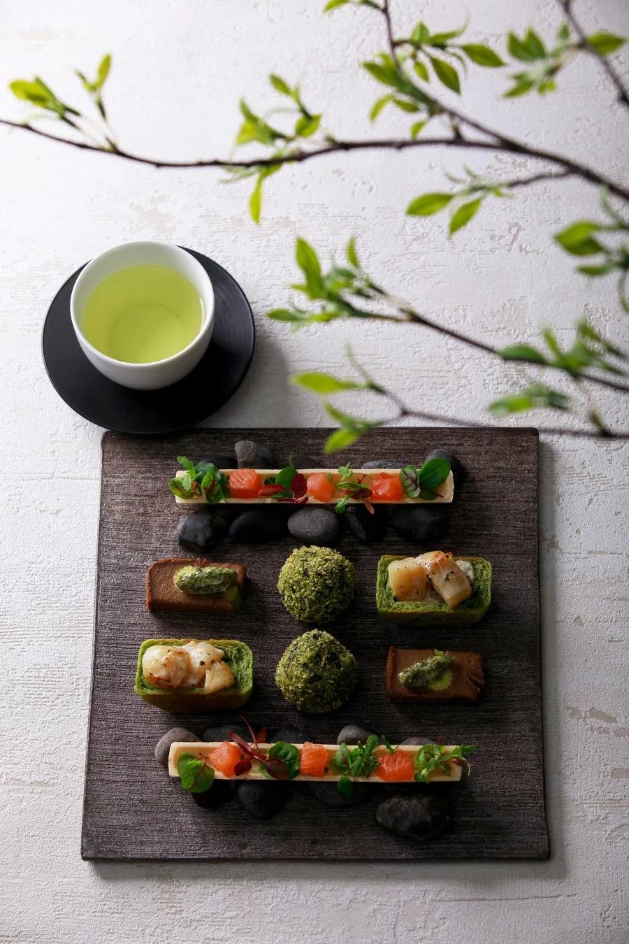 八女煎茶を使用したセイボリーの盛り合わせ