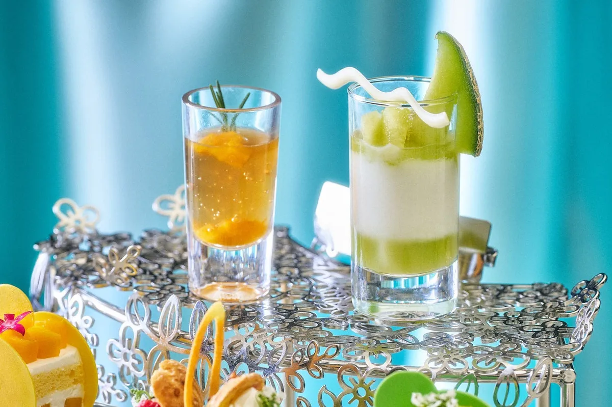 マンゴー生姜ゼリーと杏仁メロンのグラススイーツ