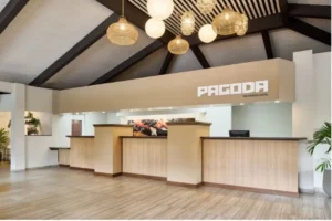 ホノルルの象徴「パゴダ・ホテル」が劇的リニューアル！伝統の錦鯉と現代デザインが融合する“第二の我が家”へ