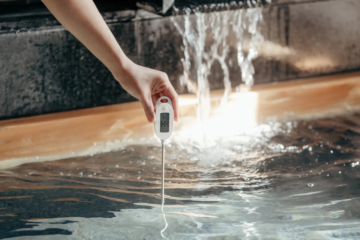 36.0℃の不感温度を示す水温計