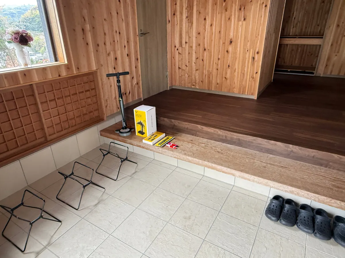 サイクルスタンドが完備された広い土間スペース