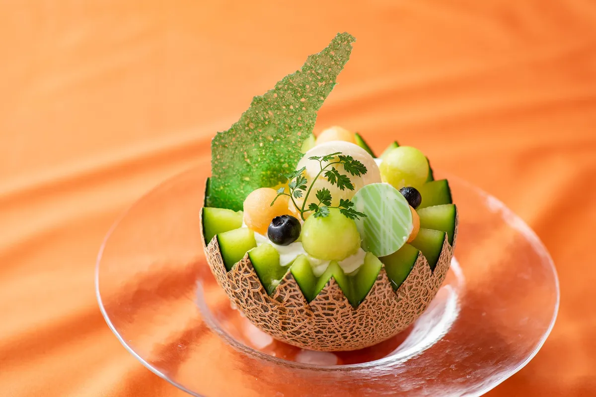 メロン半玉を使用したまるごとメロンサンデー