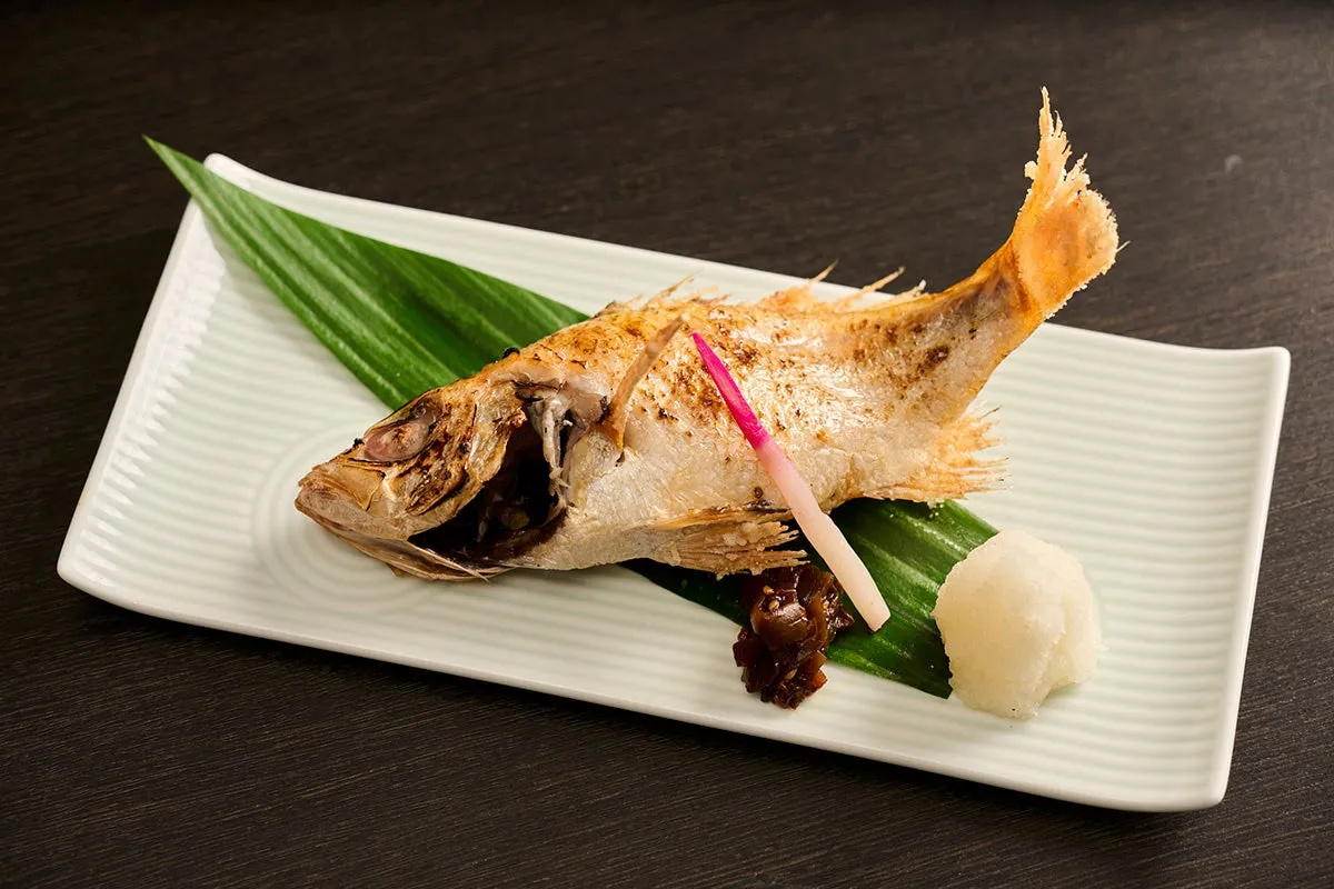 脂の乗ったのどぐろをシンプルに味わう塩焼き