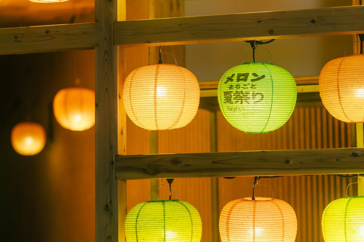 職人の技が光るリアルなメロン提灯