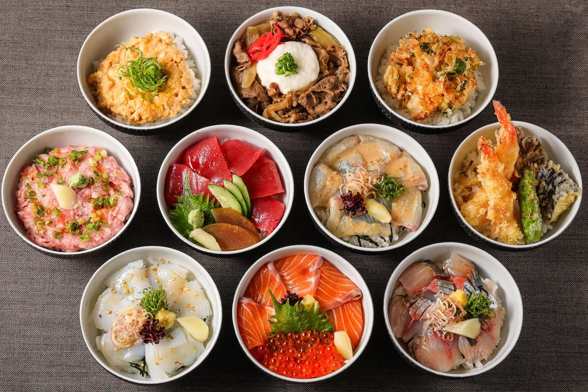 選べる10種類のミニ丼ラインナップ