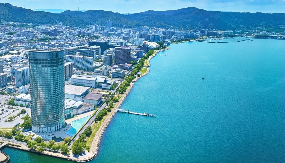 びわ湖のほとりに佇むびわ湖大津プリンスホテル
