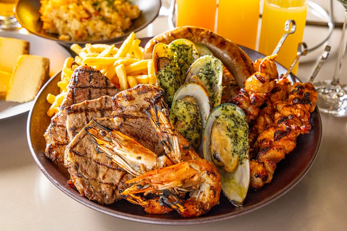 ケイジャンスパイスが香るグリル料理