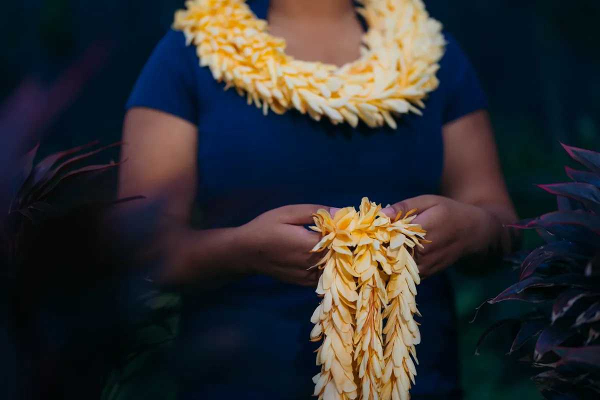 鮮やかな黄色が美しいハワイ伝統のレイ