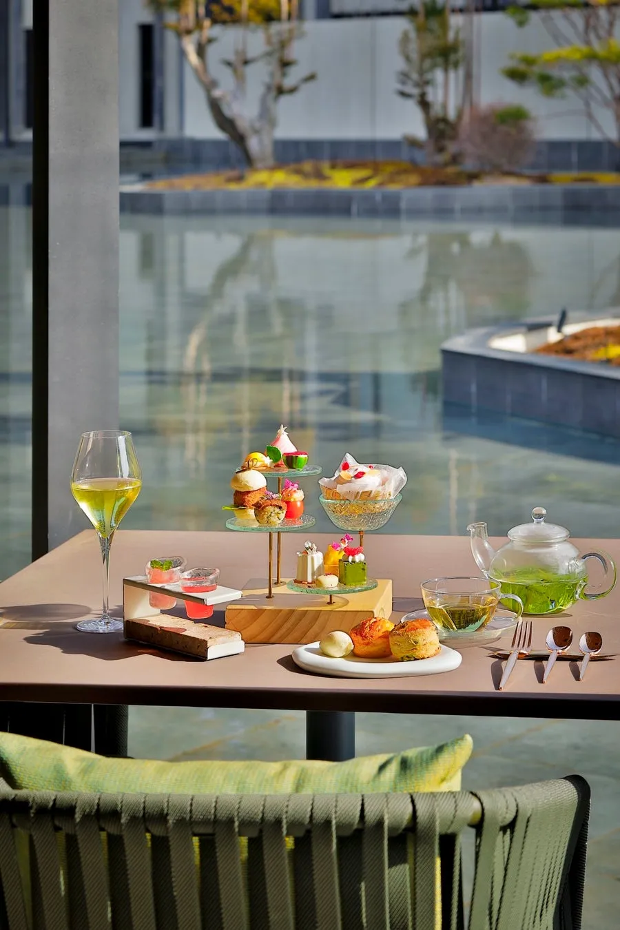 白桃や夏を感じるスイーツの数々