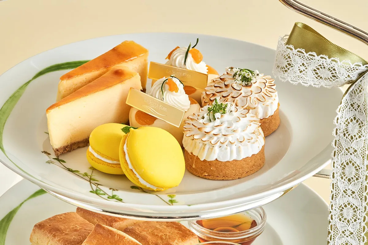 レモンやアプリコットを使った初夏らしいスイーツの盛り合わせ