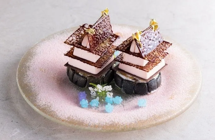 大阪城を精巧に再現したムースケーキと金平糖