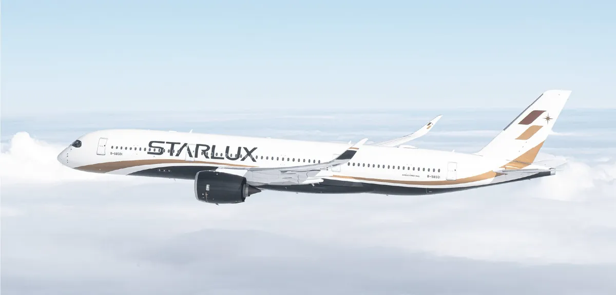 飛行中のスターラックス航空機