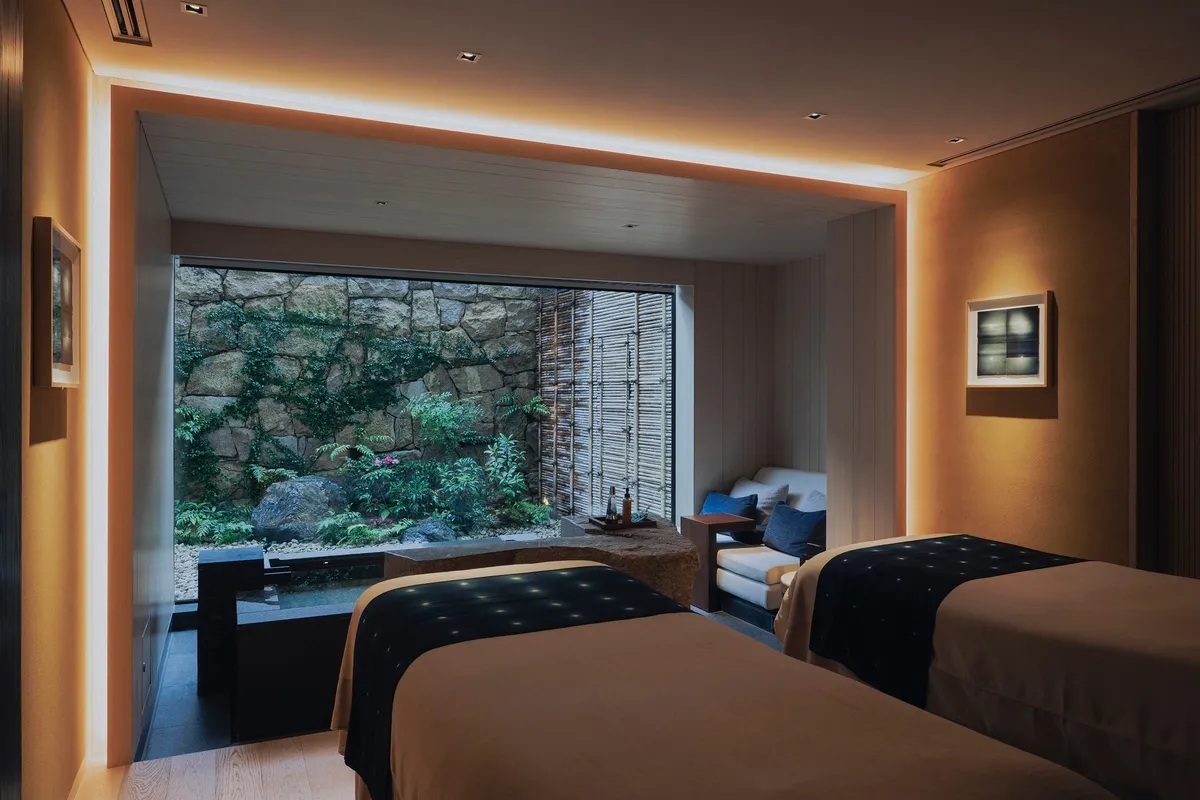 サーマルスプリングSPAの幻想的なプール