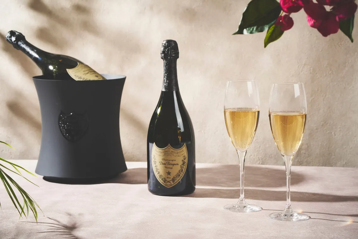 ドン ペリニヨンと豪華なフィンガーフードのセット