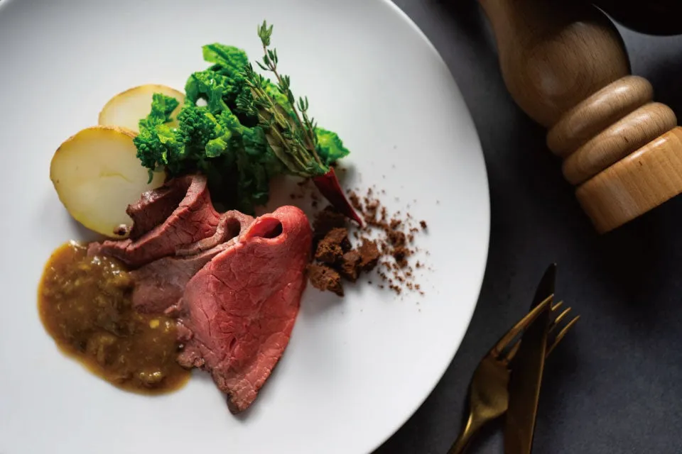 フレンチの技法を活かしたメイン料理の数々