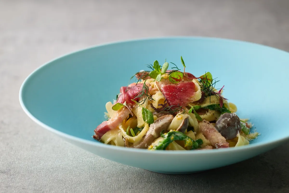 亀岡牛のグリルや京カルボナーラなど選べるメイン料理