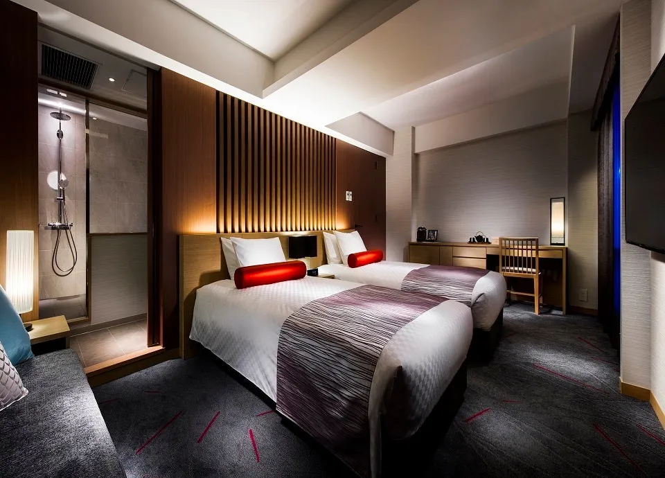 和のモダンなエッセンスを取り入れた落ち着きのあるツインルーム