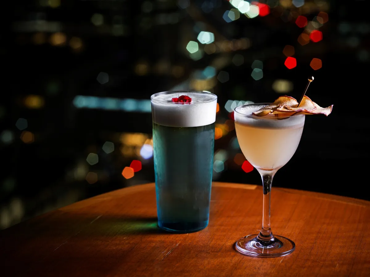 23階「コード・バー」で提供される夜景に映える限定カクテル