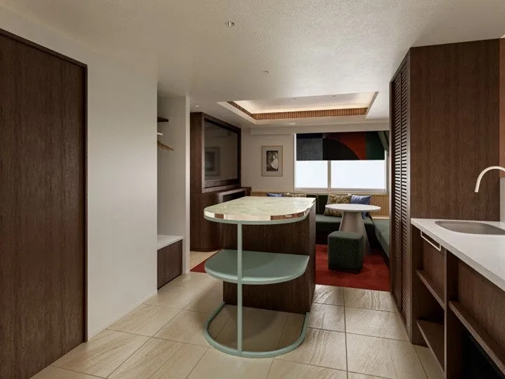 客室内に設置されたモダンで機能的なキッチンカウンター