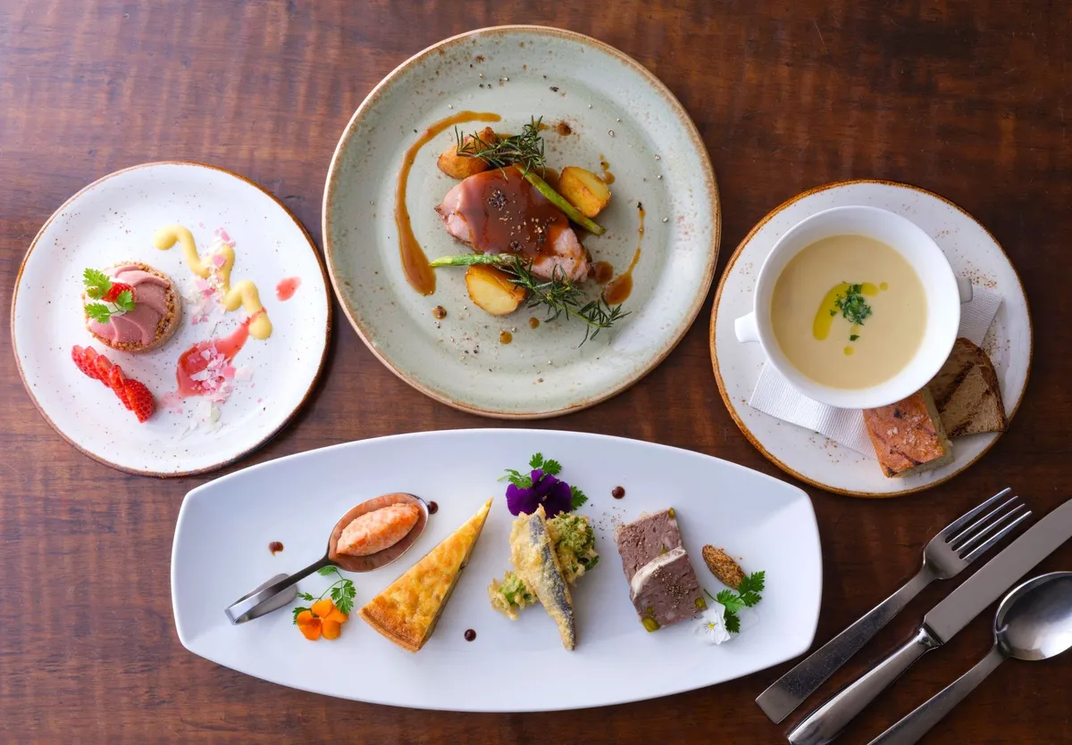 カフェ 33で提供される彩り豊かなランチコース料理